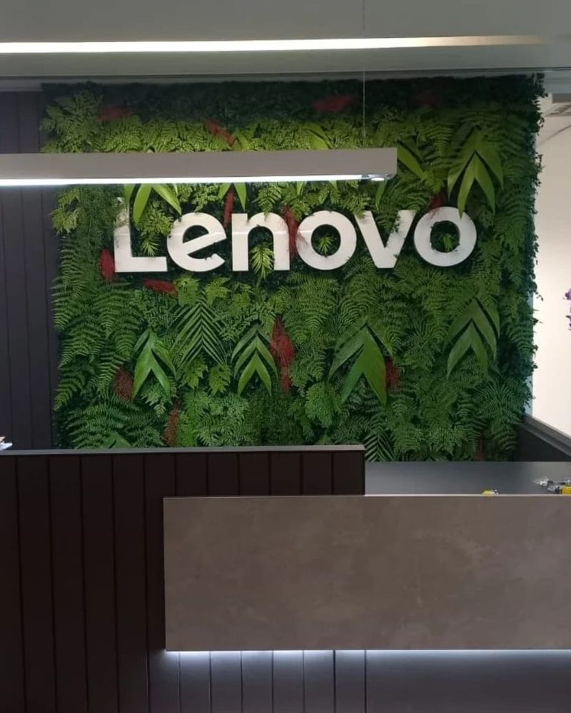 Jardim vertical artificial na recepção da Lenovo